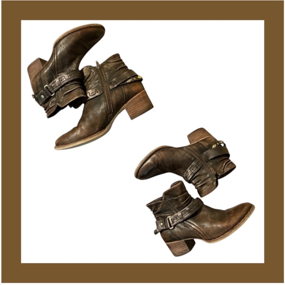 🌸EARTH DESOTO ALMOND LEATHER BUCKLE STUDDED BOOTS
